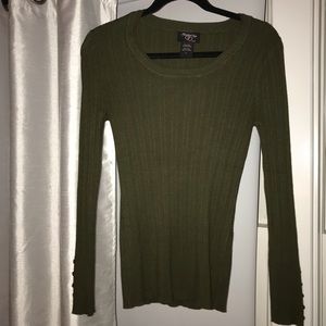 Green fitted sweater ✅